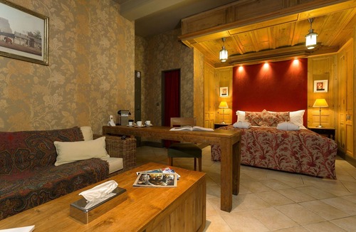 Chambery House | Chateau Authentique avec piscine dans les Vignes