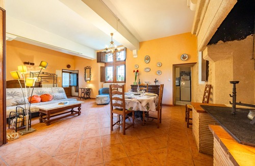 Daignac House | Château de Curton Cottage with Private Garden and Wi-Fi in Daignac