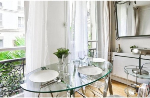 Porte-Dauphine Apartment | Chic Tiny apt Champs Elysées Area.4pers