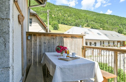 Aillon-le-Jerune House | Ciméléon Haut Cottage – Authentic Mountain Charm, Mountain View, Terrace, Sleeps 6
