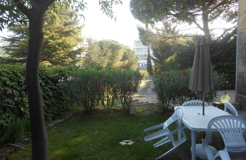 Aiguerelles House | Clos Jeanne the countryside in town.