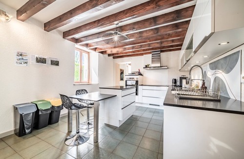 La Balme-de-Sillingy House | Clos Léonard – Country House with Pool for 14 Guests near Annecy