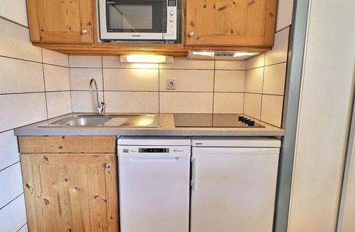 La Perriere Apartment | Comfortable 2-room apartment, ski-in/ski-out, near shops