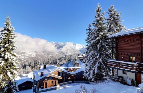 La Perriere Apartment | Comfortable 2-room, ski-in, close to shops, 4 pers, balcony, TV