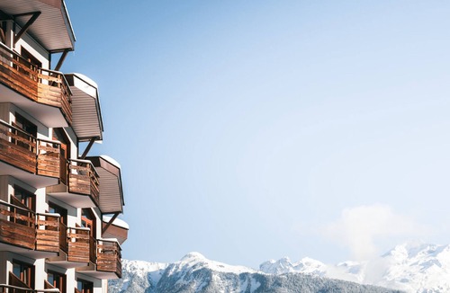La Perriere Apartment | Comfortable 2-room, ski-in, close to shops, 4 pers, balcony, TV