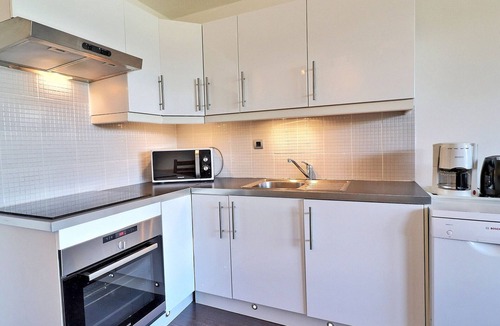 La Perriere Apartment | Comfortable 2 Rooms, Ski-In Ski-Out, Close to Shops, 4 Pers
