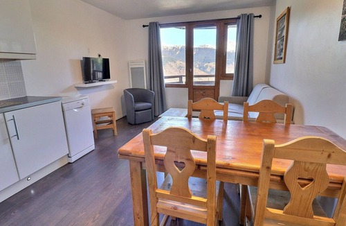 La Perriere Apartment | Comfortable 2 Rooms, Ski-In Ski-Out, Close to Shops, 4 Pers