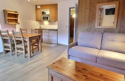 La Perriere Apartment | Comfortable 2 Rooms, Ski-In/Ski-Out, Near Shops