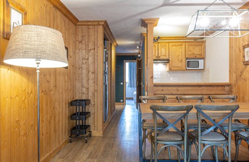 Val-d'Isere Apartment | *Comfortable Apartment, WiFi, Parking, South-Facing, Heart of Val-d'Isère, Close to Slopes*