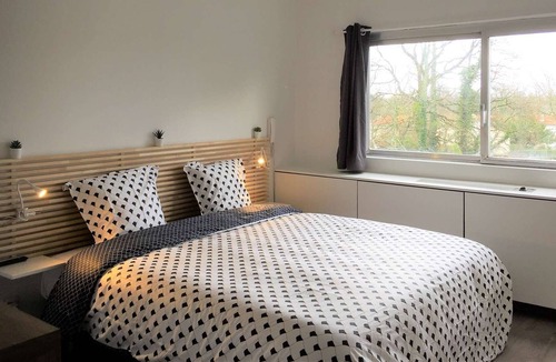 Gradignan Apartment | Comfortable designer apartment (Free Parking) 10 minutes from Bordeaux