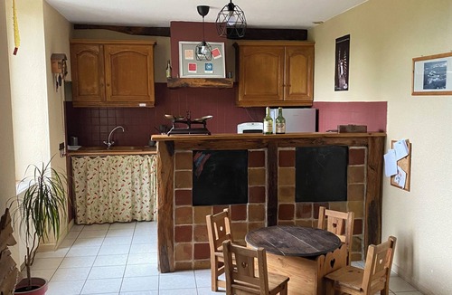 Graye-et-Charnay Apartment | Comfortable gîte in a peaceful mountain setting
