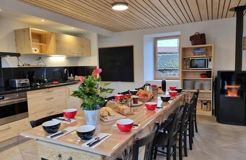 La Versanne Cottage | Comfortable lodging for 10/14 people, pets allowed