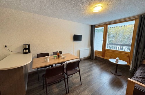 Chantemerle Apartment | Comfortable studio near slopes with bunk beds & parking