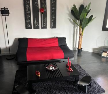 Vernaison Apartment | Comme dans un écrin - T2 de 50 m² avec jardin, terrasse et piscine