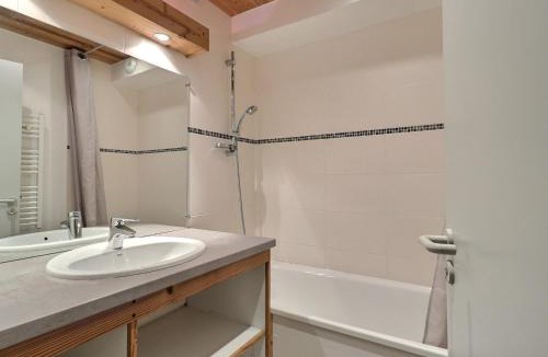 La Perriere Apartment | Confortable 2 Pièces, Skis aux Pieds, Proche Commerces - FR-1-182A-31