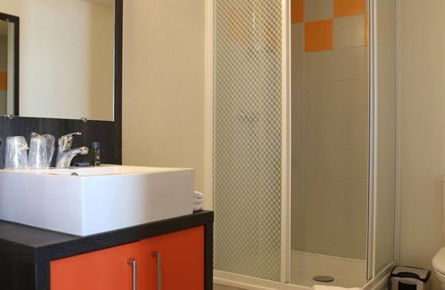 Chevilly-Larue Hotel | Contemporary Apartment Near Metro & Tram Lines | 2 Units