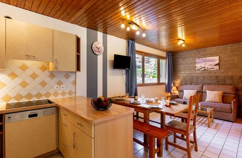 Tignes Apartment | Cosy apartment for 7 guests with WIFI, TV and balcony