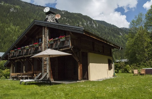 Les Tines Ski Chalet | Cosy Mountain Chalet with Mont-Blanc view, in proximity to ski stations