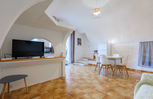 Chauzon Apartment | Cottage "Les Blaches" with Shared Pool, Wi-Fi, and Air Conditioning