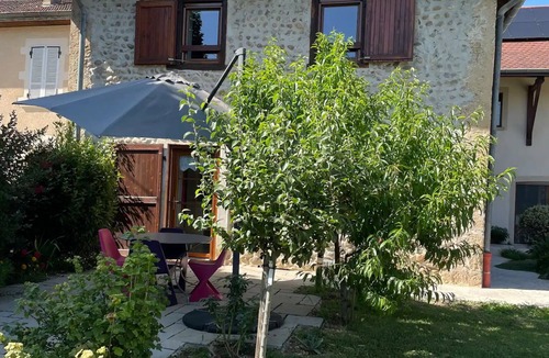 Gillonnay House | Country House 'Gîte La Petite Dauphinoise' with Private Terrace, Shared Garden and Wi-Fi