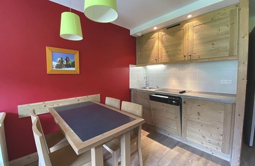 La Perriere Apartment | Cozy 1-BR in La Tania, south balcony, sleeps 4, pets welcome