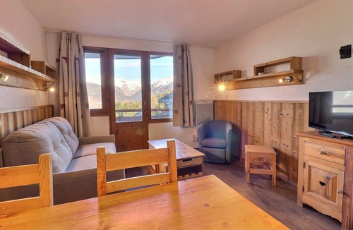 La Perriere Apartment | Cozy 2-Room Apt, Ski-in/out, Pets Allowed