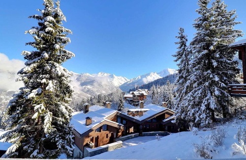 La Perriere Apartment | Cozy 2-room ski-in/ski-out, near shops