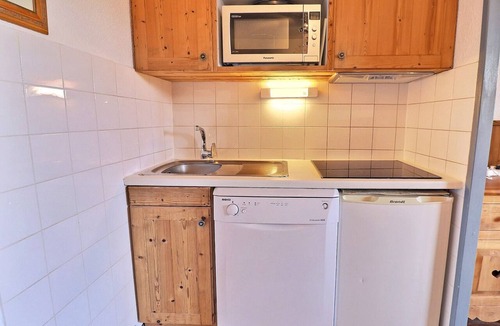 La Perriere Apartment | Cozy 2 Rooms, Ski-In/Out, 2 Br, 4 Pers, No Smoking