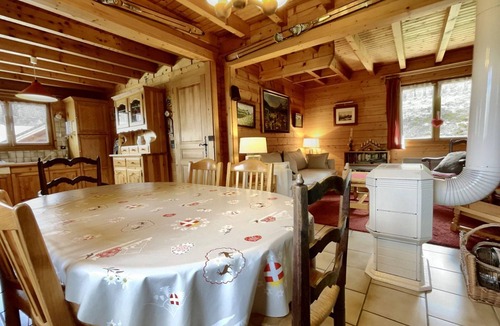 Les Carroz-d'Araches Ski Chalet | Cozy 3-Bedroom Chalet for 6/8: Wood Stove, Quiet Area, Near Slopes