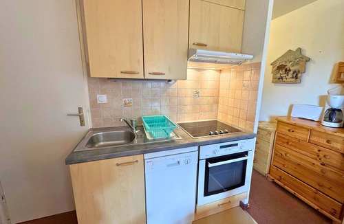 Les Bruyeres Apartment | Cozy 3-Room Apartment for 5 with Ski-In/Ski-Out, Balcony, and Modern Amenities