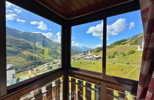 Les Bruyeres Apartment | Cozy 3-Room Apartment for 5 with Ski-In/Ski-Out, Balcony, and Modern Amenities