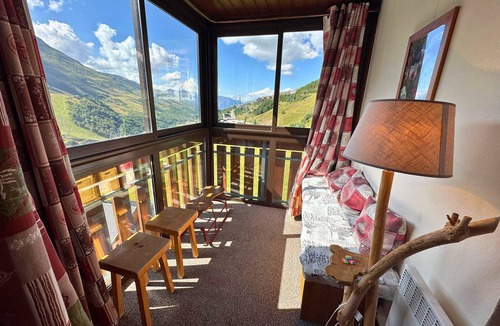 Les Bruyeres Apartment | Cozy 3-Room Apartment for 5 with Ski-In/Ski-Out, Balcony, and Modern Amenities