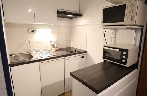 Areches Apartment | Cozy 4/5 Pers Apartment with Balcony, Pool Access & Close to Ski - 2 Stars