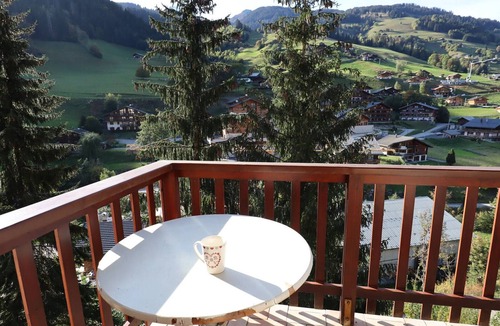 Areches Apartment | Cozy and Spacious 33m² Apartment for 6 with Pool and Balcony in Beaufort