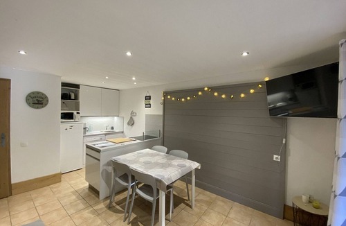 Bellentre Apartment | Cozy Apartment 6 Guests, Balcony, Pool Access, Close to Slopes and Amenities