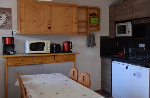 Pralognan-la-Vanoise Apartment | Cozy apartment with large south-facing balcony, 6 pers, central Pralognan