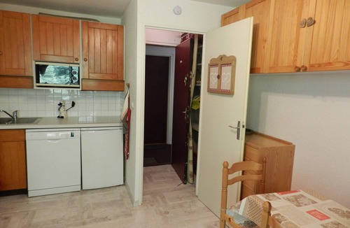 Le Pleynet Apartment | Cozy Apartment for 5, Ski-in/Ski-out, Balcony, Near Slopes and ESF, Free Parking
