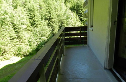 Le Pleynet Apartment | Cozy Apartment for 5, Ski-in/Ski-out, Balcony, Near Slopes and ESF, Free Parking