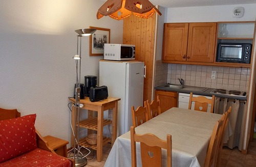 Lanslevillard Apartment | Cozy apt for 6, village center, near slopes, parking, WiFi