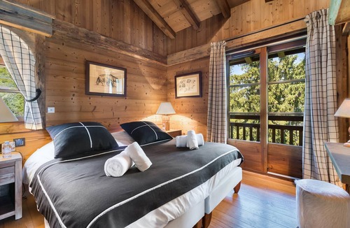 Courchevel Ski Chalet | Cozy chalet for 10 adults & 2 kids in Courchevel with wellness area