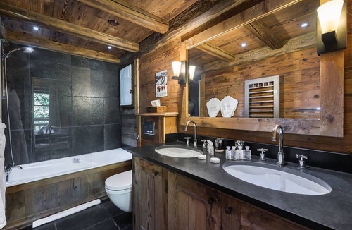 Courchevel Ski Chalet | Cozy chalet for 10 adults & 2 kids in Courchevel with wellness area