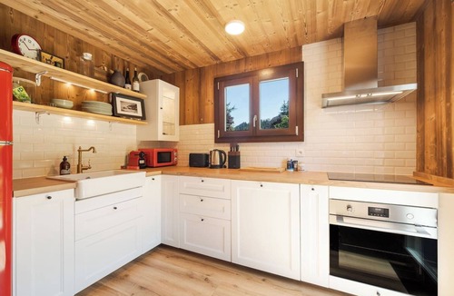 Les Tines House | Cozy Chalet | Sleeps 6 | Quiet | Terrace & BBQ