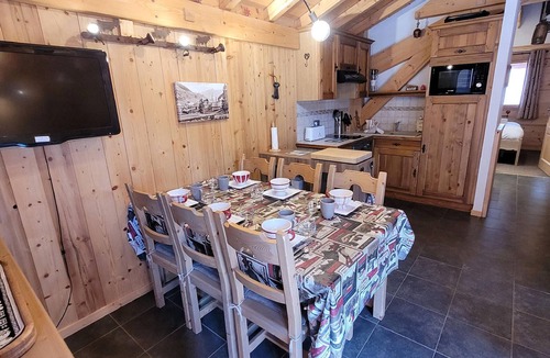 Les Gets Apartment | Cozy chalet in Les Gets center, 4-5 ppl, balcony, garage