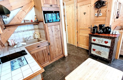 Les Gets Apartment | Cozy chalet in Les Gets center, 4-5 ppl, balcony, garage