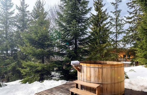 Meribel Ski Chalet | Cozy chalet with fireplace and hot tub in Méribel