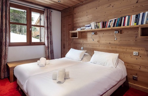 Meribel Ski Chalet | Cozy chalet with fireplace and hot tub in Méribel
