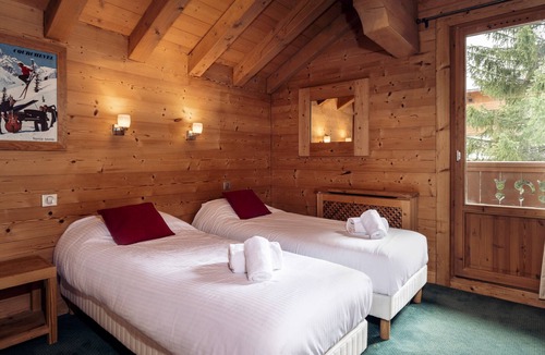 Meribel Ski Chalet | Cozy chalet with fireplace and hot tub in Méribel