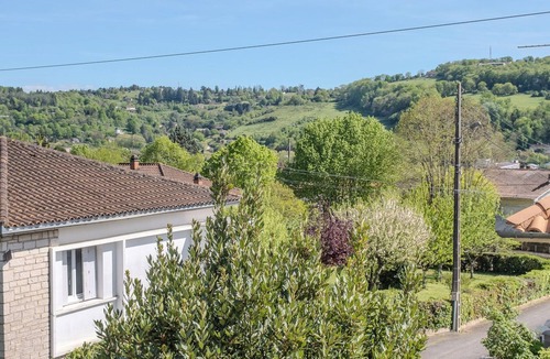 Figeac House | Cozy house in Figeac (46100), garden, 2 bedrooms, sleeps 4. 🌳