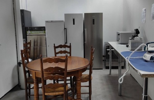Challes-les-Eaux House | Cozy mobile home with terrace - 4 people