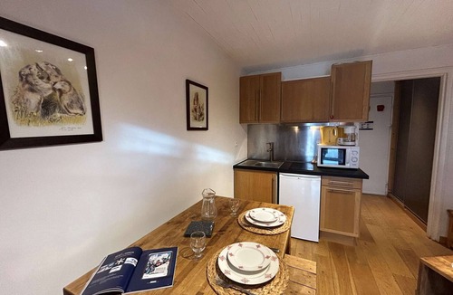 Meribel Apartment | Cozy Mountain Studio for 2, Near Slopes, Méribel